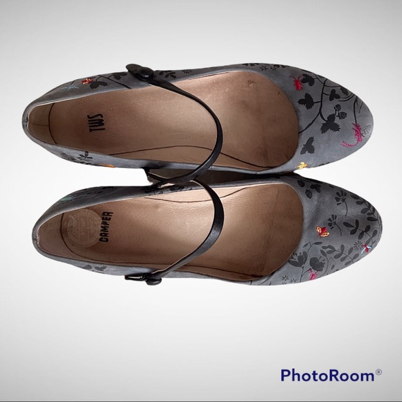 Camper shoes with birds ๐ฆ bees ๐ flowers ๐ธ - Picture 3 of 10